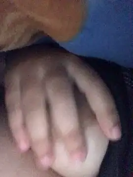 Snapshot of luzmelzinha chatting on October 2, 2025, 4:41 am luzmelzinha online show from October 2, 2025, 4:41 am