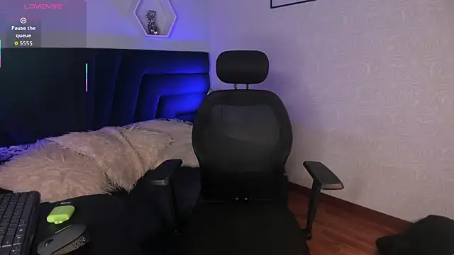 Snapshot of artemis_nyx chatting on November 13, 2025, 8:30 pm artemis nyx online show from November 13, 2025, 8:30 pm