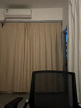 Snapshot of wly2028 chatting on November 12, 2025, 12:27 pm wly2028 online show from November 12, 2025, 12:27 pm