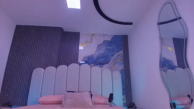 abbyrouss  online show from July 3, 2026, 3:13 am