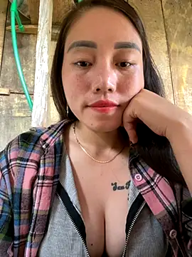 Snapshot of chipp-bong chatting on October 19, 2025, 12:33 am chipp-bong online show from October 19, 2025, 12:33 am