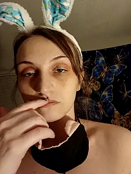 Snapshot of LuvTune chatting on April 5, 2026, 3:36 am LuvTune online show from April 5, 2026, 3:36 am