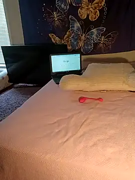 Snapshot of LuvTune chatting on April 12, 2026, 4:56 pm LuvTune online show from April 12, 2026, 4:56 pm