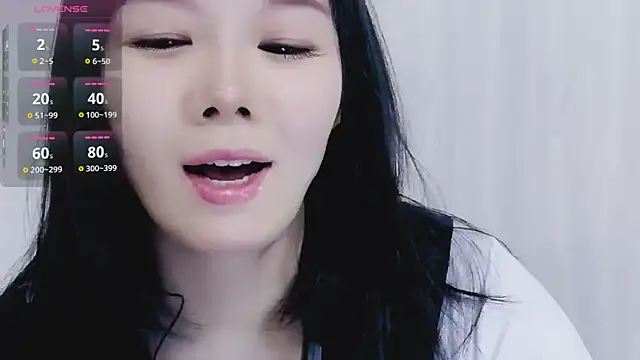 Snapshot of Txm123321 chatting on April 11, 2026, 1:15 pm Txm123321 online show from April 11, 2026, 1:15 pm