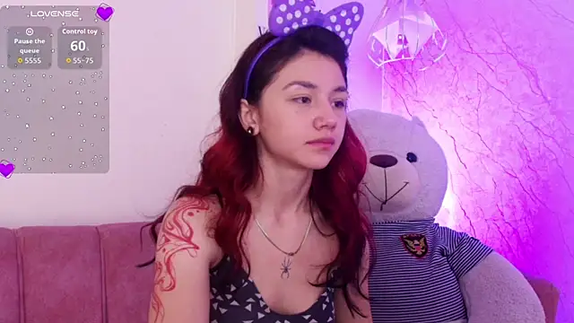 Snapshot of april_bennett chatting on October 22, 2025, 12:16 pm april bennett online show from October 22, 2025, 12:16 pm