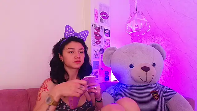 Snapshot of april_bennett chatting on October 24, 2025, 12:23 pm april bennett online show from October 24, 2025, 12:23 pm