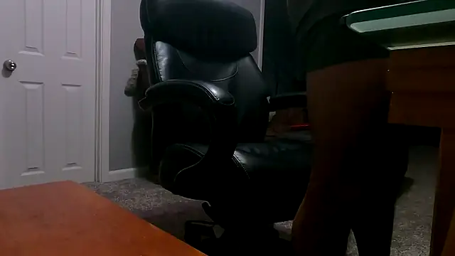 Snapshot of Mickelangello75 chatting on October 7, 2025, 4:09 am Mickelangello75 online show from October 7, 2025, 4:09 am