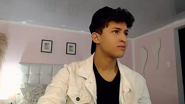 Snapshot of Axel_savage chatting on September 24, 2025, 12:08 pm Axel savage online show from September 24, 2025, 12:08 pm