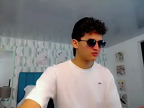 Snapshot of Axel_savage chatting on September 26, 2025, 12:09 pm Axel savage online show from September 26, 2025, 12:09 pm