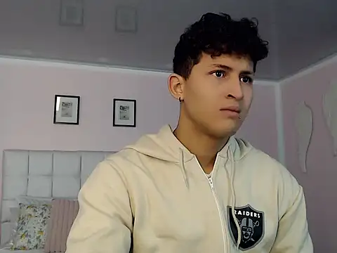 Snapshot of Axel_savage chatting on September 27, 2025, 12:10 pm Axel savage online show from September 27, 2025, 12:10 pm