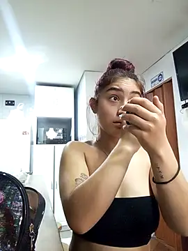 Lia Teen online show from October 29, 2025, 7:48 pm