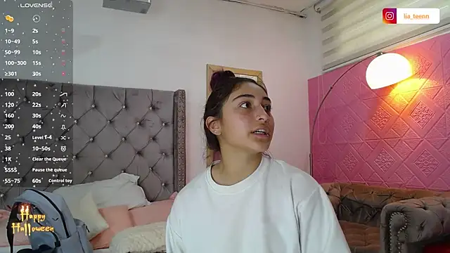 Lia Teen online show from November 5, 2025, 7:58 pm