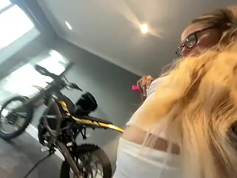 petitelucyXoxx online show from June 19, 2026, 7:28 pm