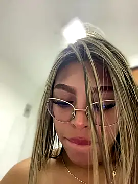 ZoeMiller Pink online show from September 13, 2025, 1:22 pm