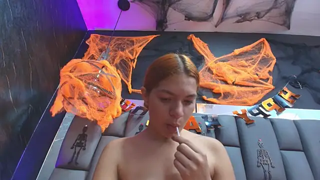 Snapshot of kissme_luna chatting on October 28, 2025, 7:16 pm kissme luna online show from October 28, 2025, 7:16 pm