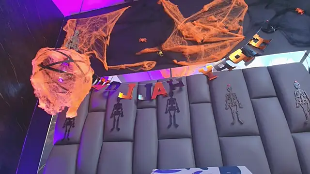 Snapshot of kissme_luna chatting on October 31, 2025, 7:04 pm kissme luna online show from October 31, 2025, 7:04 pm