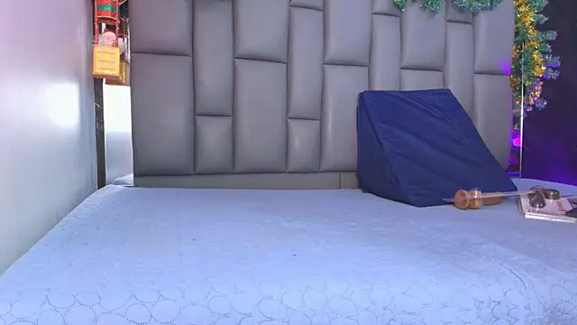 kissme luna online show from December 3, 2025, 7:01 pm