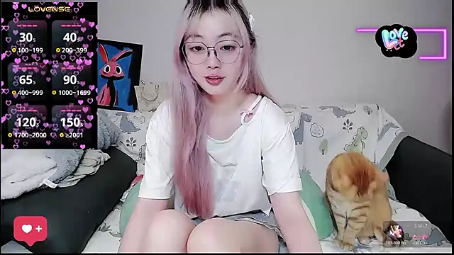 baby-yaya20 online show from October 23, 2025, 4:50 pm