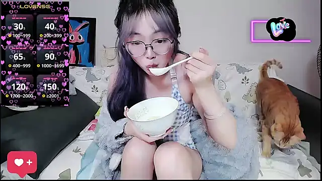 baby-yaya20 online show from October 27, 2025, 11:31 pm