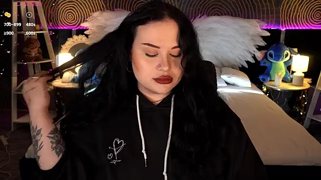 SerahMirabeli online show from November 13, 2025, 7:46 pm