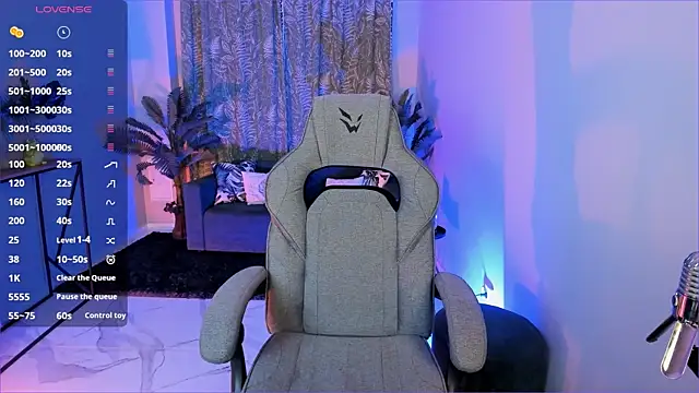 FlexyFox online show from December 18, 2025, 10:21 am