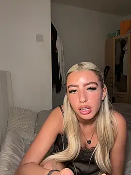 BlondeBetty online show from December 17, 2025, 9:48 am