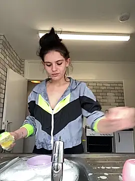 Camwithchlox online show from September 29, 2025, 12:21 pm