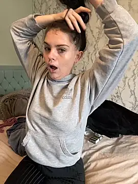 Camwithchlox online show from October 19, 2025, 9:43 am