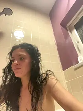 Camwithchlox online show from November 9, 2025, 8:29 pm