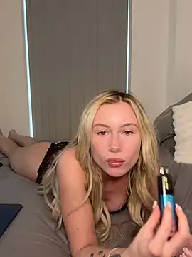 SexySaraxxoo online show from January 11, 2026, 3:17 pm