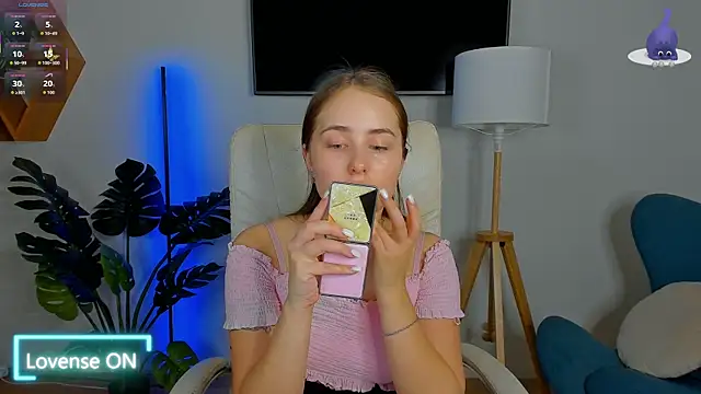 Sweet  Amily online show from September 30, 2025, 6:18 am