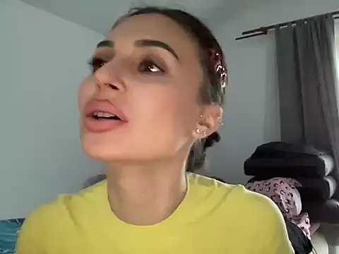 Snapshot of lannaah_ chatting on October 4, 2025, 10:24 am lannaah online show from October 4, 2025, 10:24 am