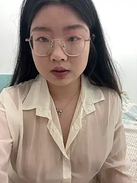 xxwang20 online show from April 15, 2026, 5:42 pm