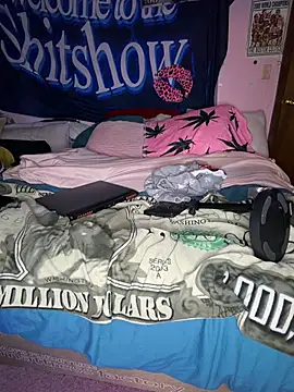 shortywidaphatty online show from December 15, 2025, 1:48 pm