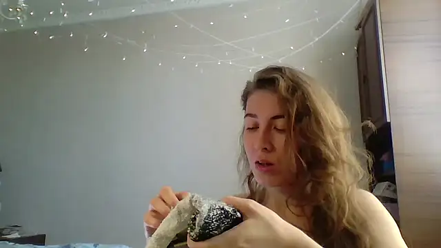 Snapshot of Mireeina chatting on July 13, 2026, 1:25 pm Mireeina online show from July 13, 2026, 1:25 pm