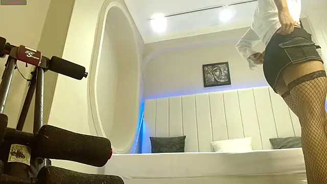 Snapshot of kendra_lux1 chatting on October 31, 2025, 1:23 pm kendra lux1 online show from October 31, 2025, 1:23 pm