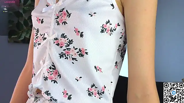 Snapshot of Succubelle chatting on October 19, 2025, 6:03 am Succubelle online show from October 19, 2025, 6:03 am