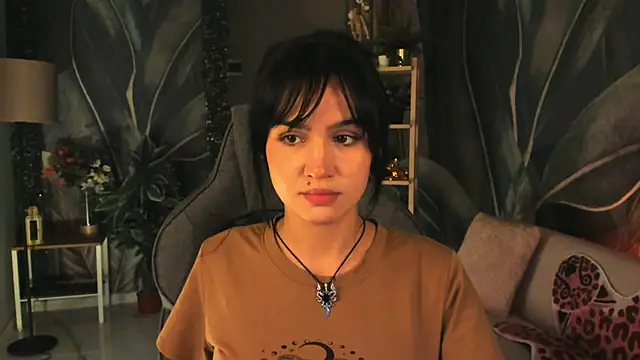 Snapshot of MonicaFarmer chatting on October 13, 2025, 5:35 pm MonicaFarmer online show from October 13, 2025, 5:35 pm