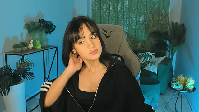 Snapshot of MonicaFarmer chatting on October 18, 2025, 8:31 pm MonicaFarmer online show from October 18, 2025, 8:31 pm