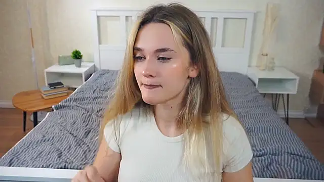 Snapshot of FloranceWyers chatting on September 16, 2025, 7:31 am FloranceWyers online show from September 16, 2025, 7:31 am