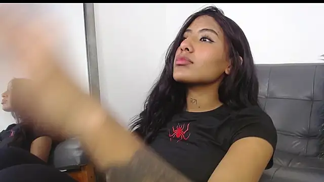 Snapshot of Deysha_Garcias chatting on October 15, 2025, 3:23 pm Deysha Garcias online show from October 15, 2025, 3:23 pm