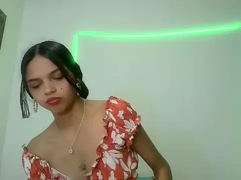 Snapshot of lucy_babyy chatting on November 12, 2025, 8:08 pm lucy babyy online show from November 12, 2025, 8:08 pm