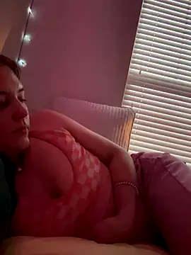 Snapshot of AllesandraLove chatting on October 10, 2025, 11:42 am AllesandraLove online show from October 10, 2025, 11:42 am