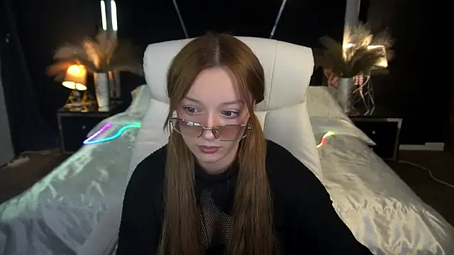 FoxyMayy online show from November 12, 2025, 2:39 pm