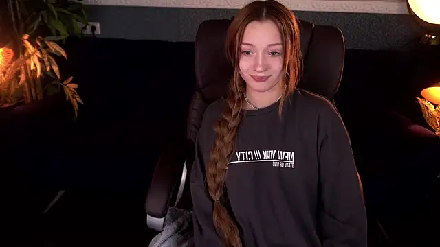 FoxyMayy online show from November 18, 2025, 3:16 pm