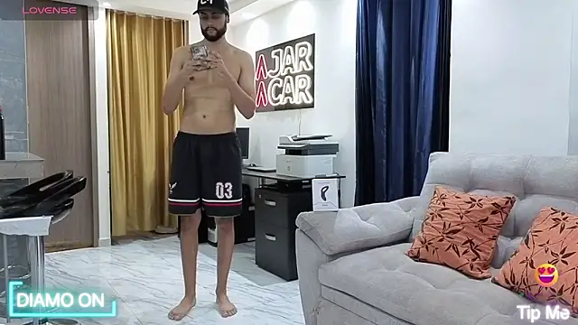 Thomas redcol online show from September 24, 2025, 7:39 pm