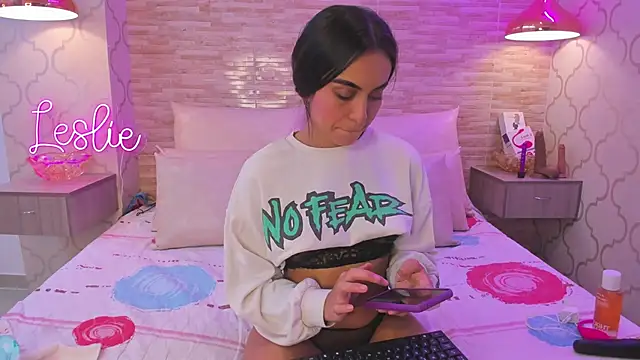 Snapshot of Leslie_Bussh_ chatting on October 16, 2025, 3:24 pm Leslie Bussh online show from October 16, 2025, 3:24 pm