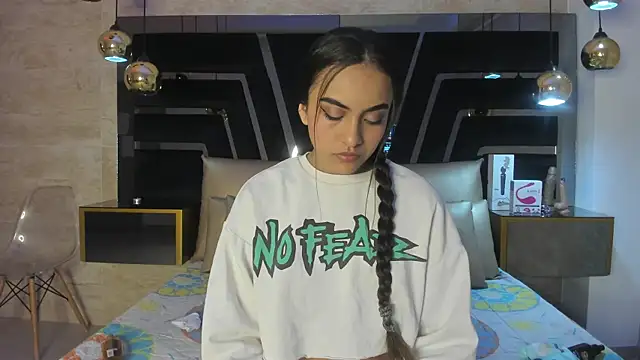 Snapshot of Leslie_Bussh_ chatting on October 29, 2025, 8:10 pm Leslie Bussh online show from October 29, 2025, 8:10 pm