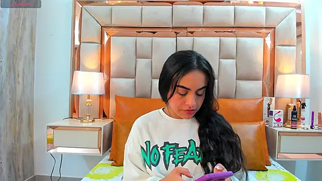 Snapshot of Leslie_Bussh_ chatting on November 9, 2025, 11:08 am Leslie Bussh online show from November 9, 2025, 11:08 am