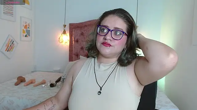 Snapshot of hellen_tirey chatting on September 17, 2025, 3:24 pm hellen tirey online show from September 17, 2025, 3:24 pm